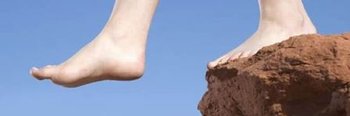 Omgaan met pubers: Als ouders van tieners duidelijke(re) regels invoeren en voor iedere regel die overtreden wordt een consequentie hanteren, voelen tieners zich veilig en zijn blij met de duidelijkheid.