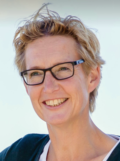 Els van Rixoort is coach, trainer bij AMETHIST Developing People, bewegingsagoog en filosoof. Zij coacht en traint op de gebieden communicatie en persoonlijke...