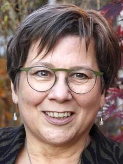 Irma Dijksterhuis is studiecoach in het HBO, coach in haar eigen praktijk en bij AMETHIST Developing People. Zij coacht en traint op de gebieden persoonlijke...